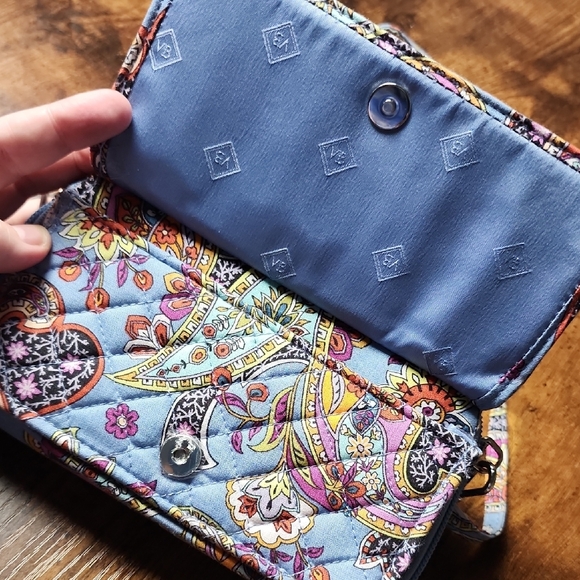 VERA BRADLEY | Cotton RFID All In One Crossbody Bag Provence Paisley - Picture 6 of 7